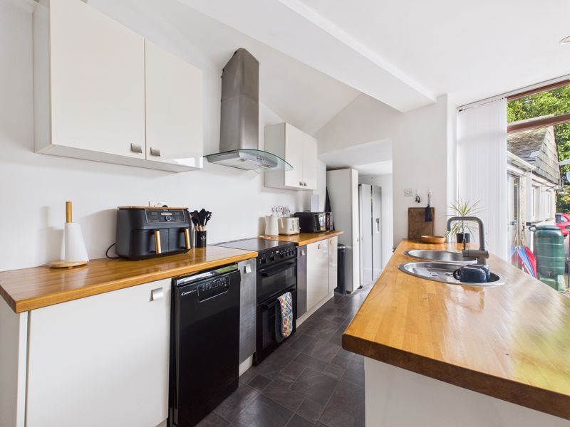 Property photo 3 of 12 Kitchen Area