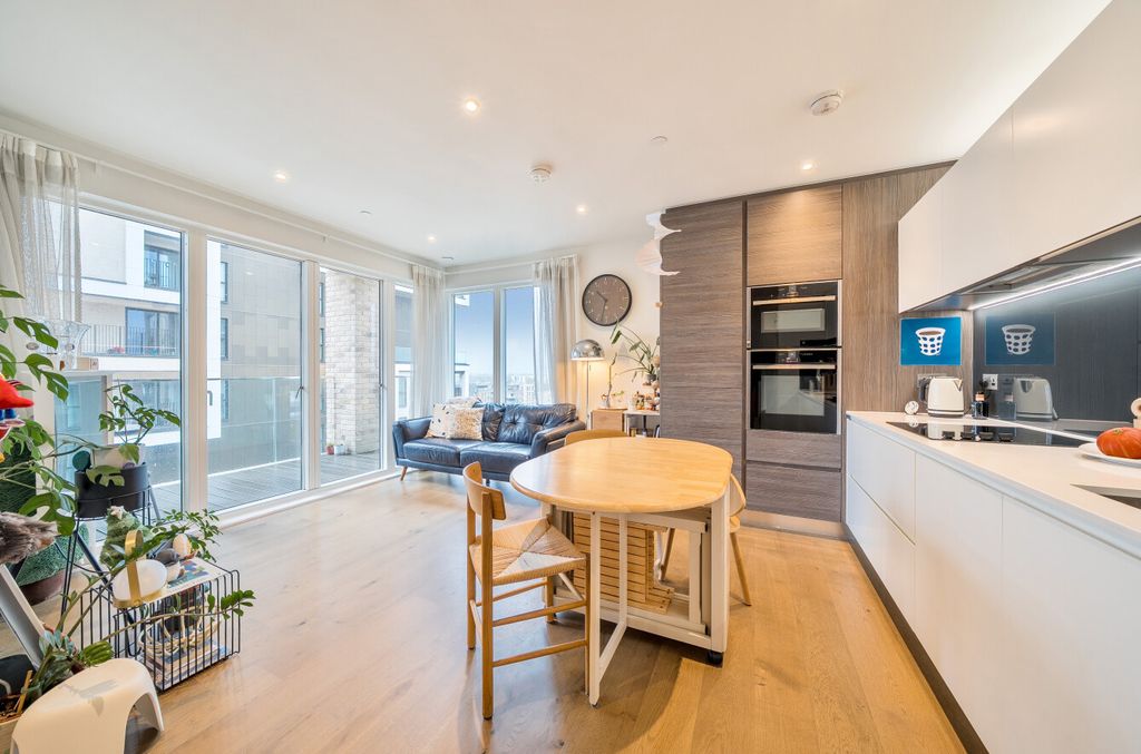 Property photo 2 of 20 1364342-6-68F608d...