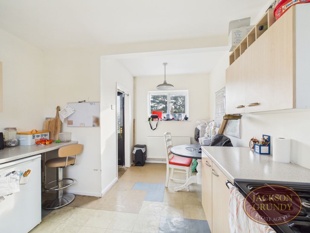 Property photo 3 of 11 Glebeland Road