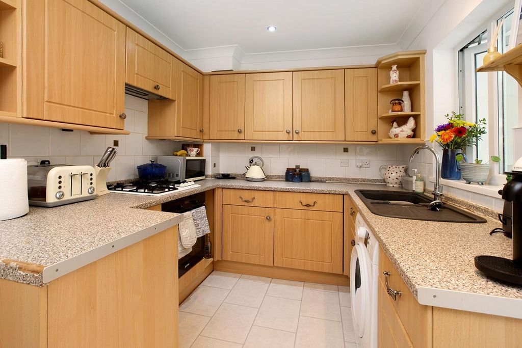 Property photo 2 of 18