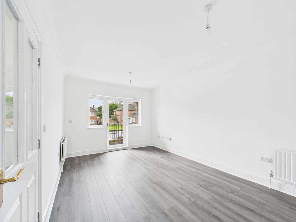 Property photo 1 of 12 Cam03750G0-Pr0089-Still002