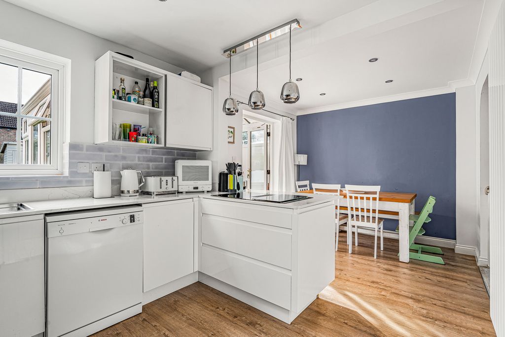 Property photo 3 of 23