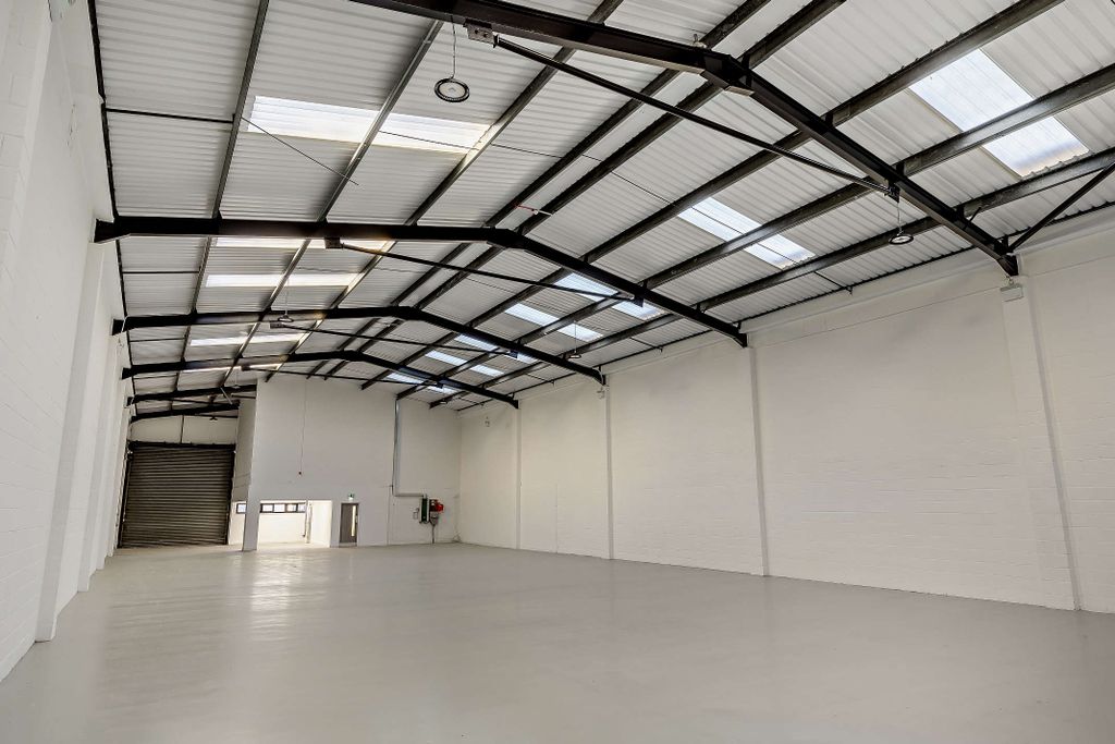 Property photo 3 of 33 8674862-Interior14-800