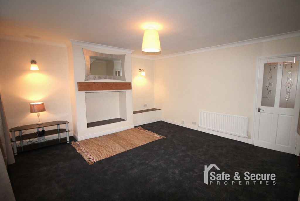 Property photo 2 of 11 Living Room (1)