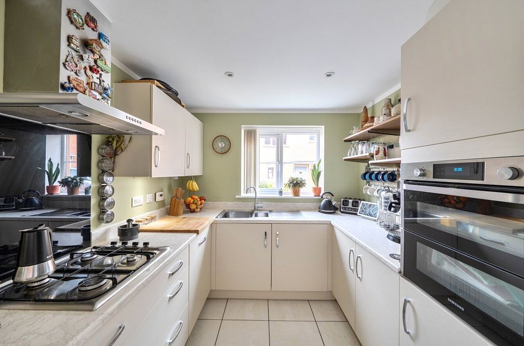 Property photo 2 of 18 Kitchen