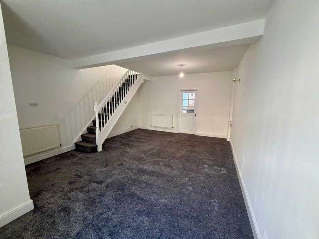 Property photo 3 of 17 Lounge