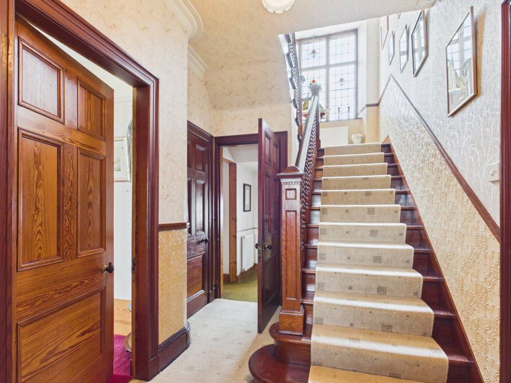Property photo 2 of 32