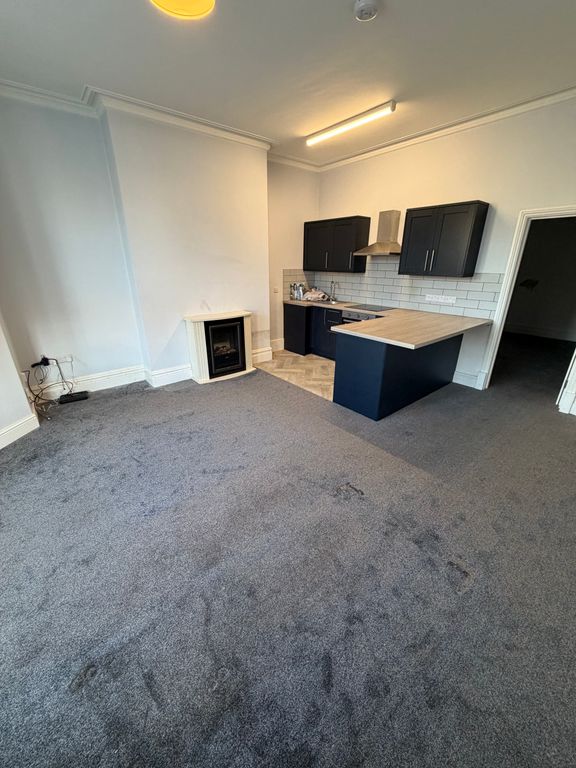 Property photo 3 of 5 Kitchen / Lounge