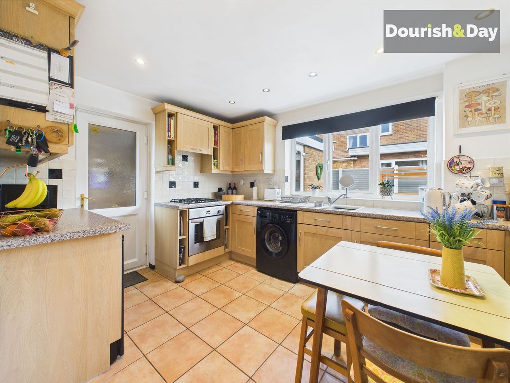 Property photo 2 of 14 Breakfast Kitchen