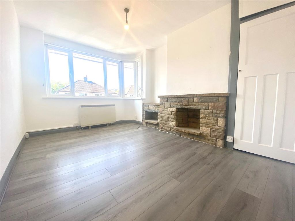 Property photo 2 of 8 Lounge