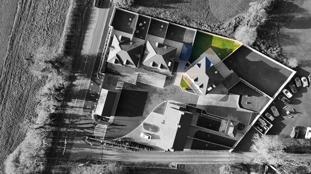 Property photo 3 of 42