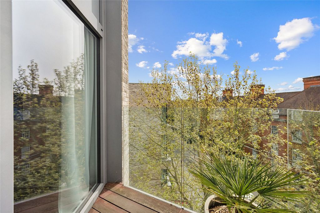 Property photo 2 of 14 Balcony