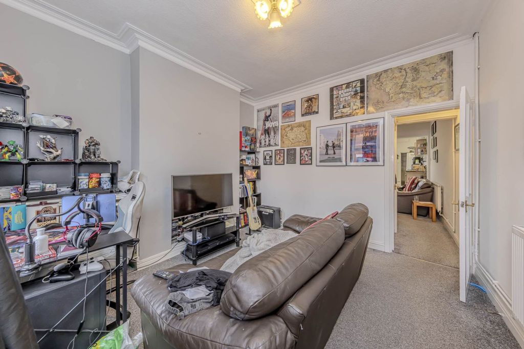 Property photo 3 of 18