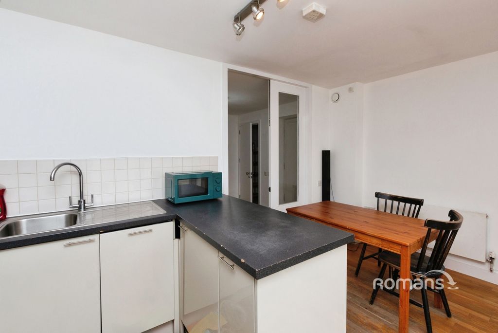 Property photo 3 of 11 Pbox-Img.Jpg