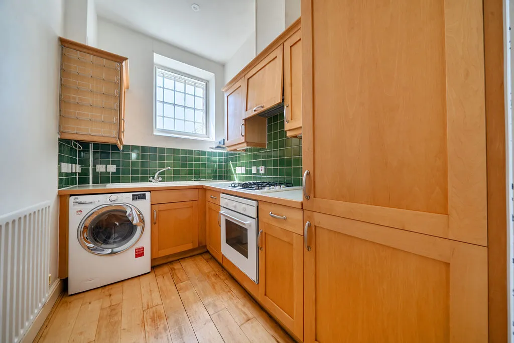 Apartment in Oxford, Littlemore - More