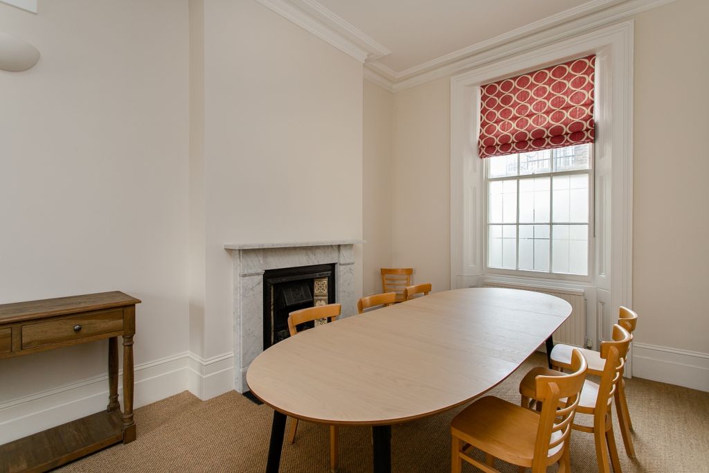 Property photo 2 of 12 Charlwood-Street-4