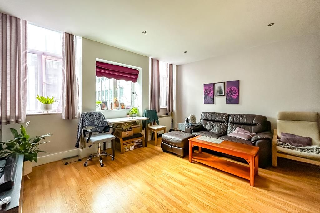 Property photo 2 of 11 Lounge