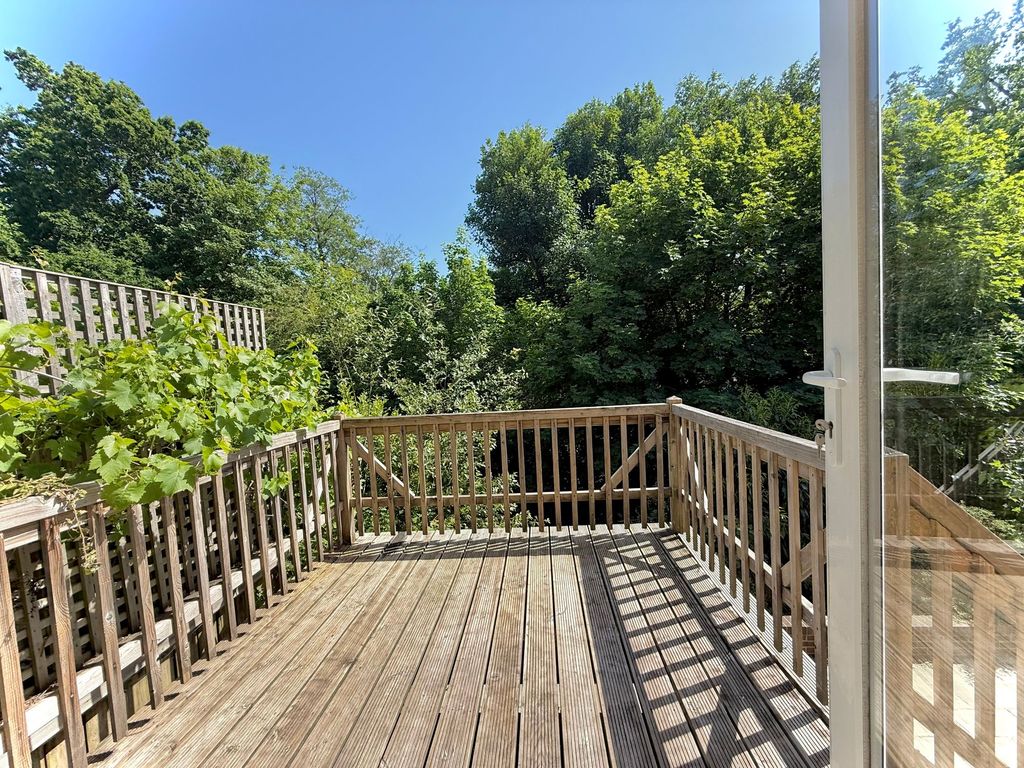 Property photo 2 of 25