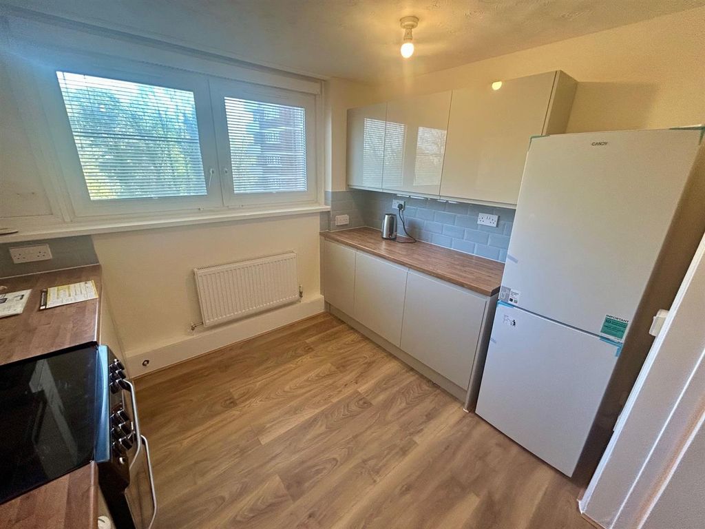 Property photo 2 of 10 Kitchen 2.Jpg