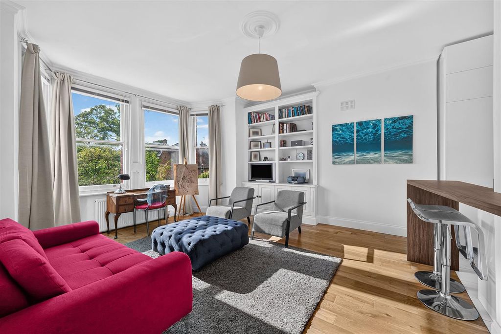 Property photo 2 of 10