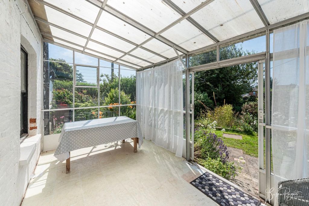 Property photo 3 of 29 Conservatory