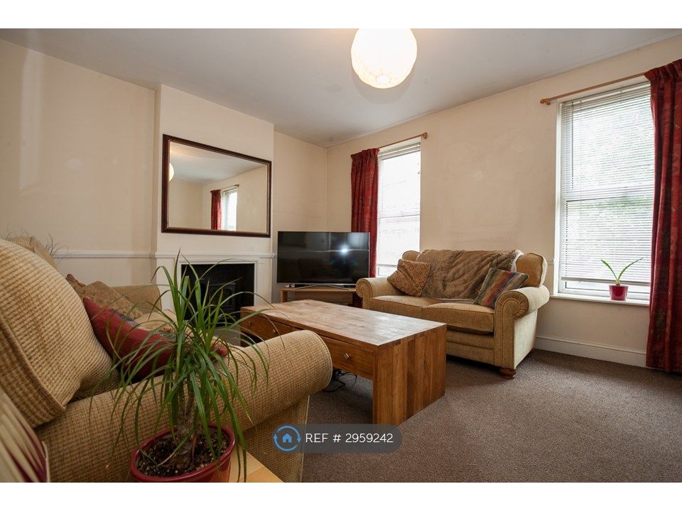 Property photo 2 of 10 Living Room