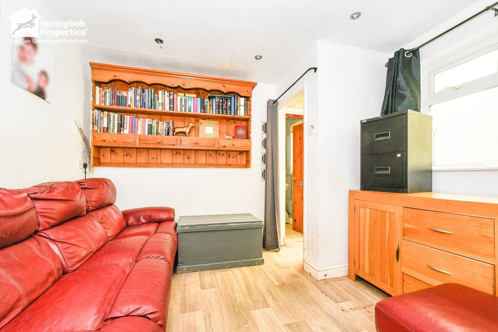 Property photo 3 of 17 Image 2