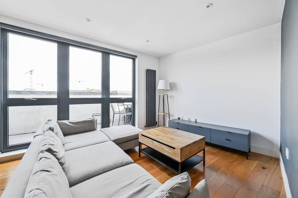 Property photo 1 of 11