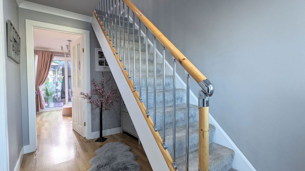 Property photo 3 of 27