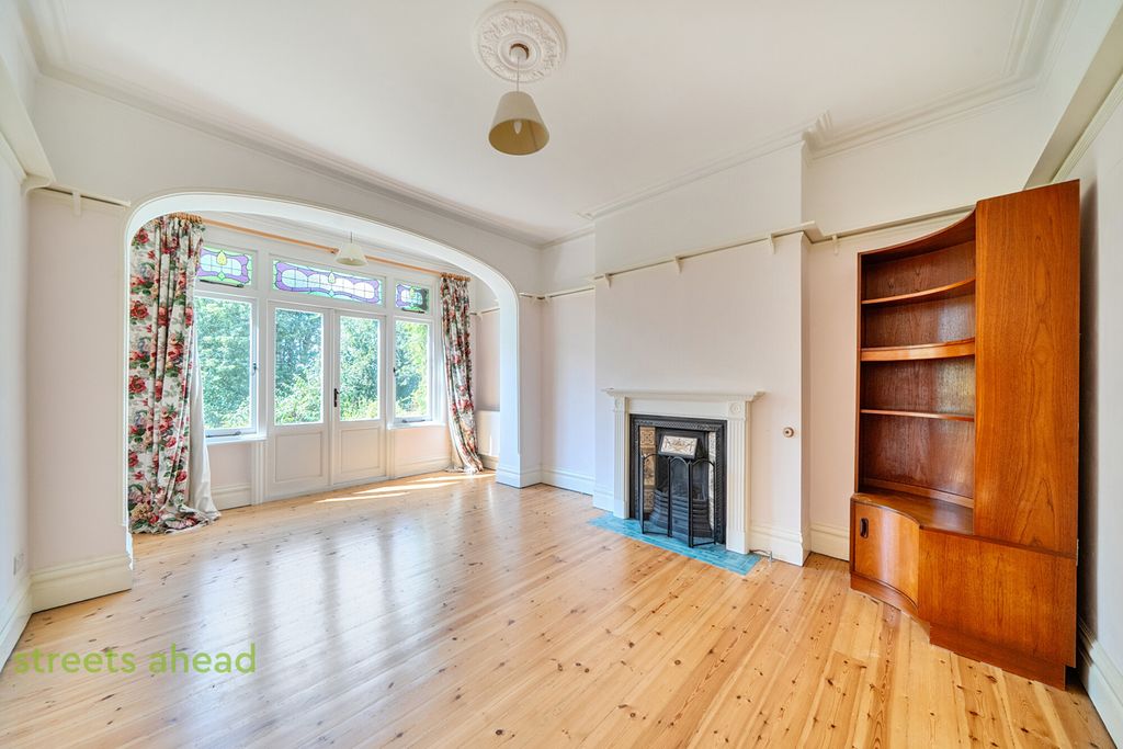 Property photo 2 of 19 2445F56B-6076-46F...