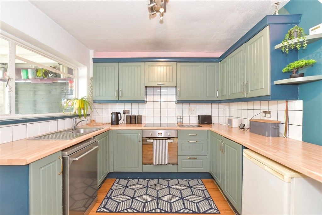 Property photo 2 of 9 Kitchen