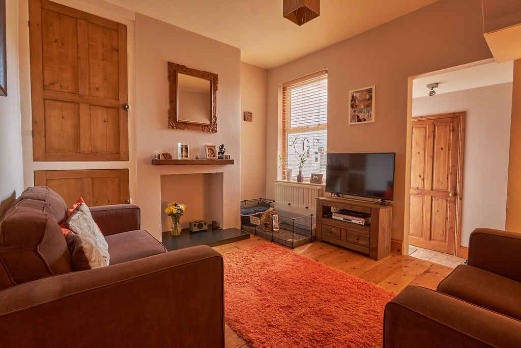 Property photo 3 of 19 Dining Room