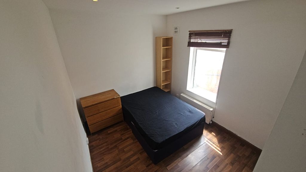 Property photo 2 of 4 Bedroom