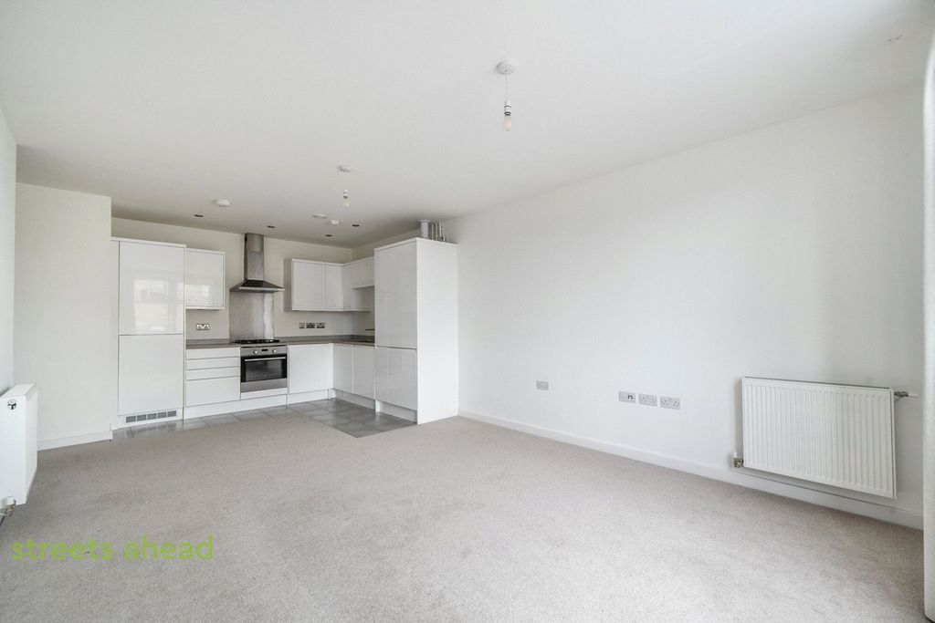 Property photo 3 of 14 34071E34-79B4-47B...