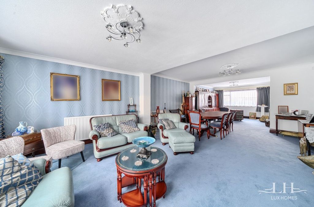 Property photo 3 of 23