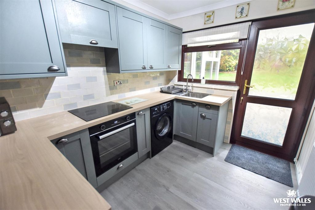 Property photo 3 of 22 12 (6).Jpg