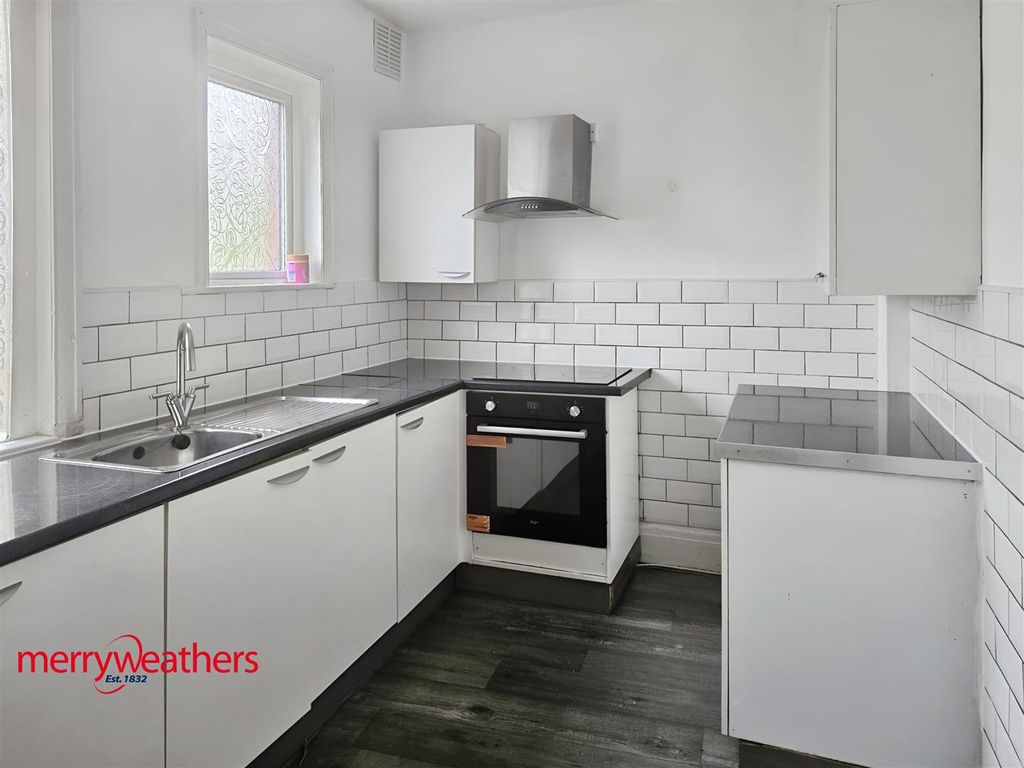 Property photo 2 of 10 Kitchen