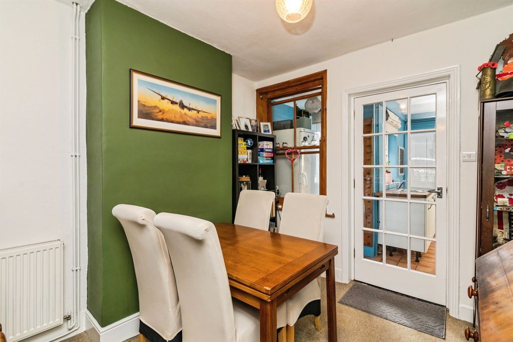 Property photo 3 of 17