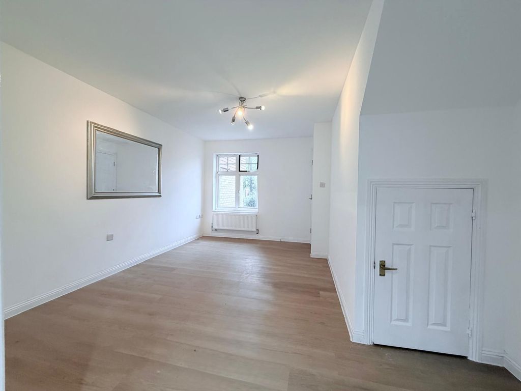 Property photo 1 of 5 Living Room