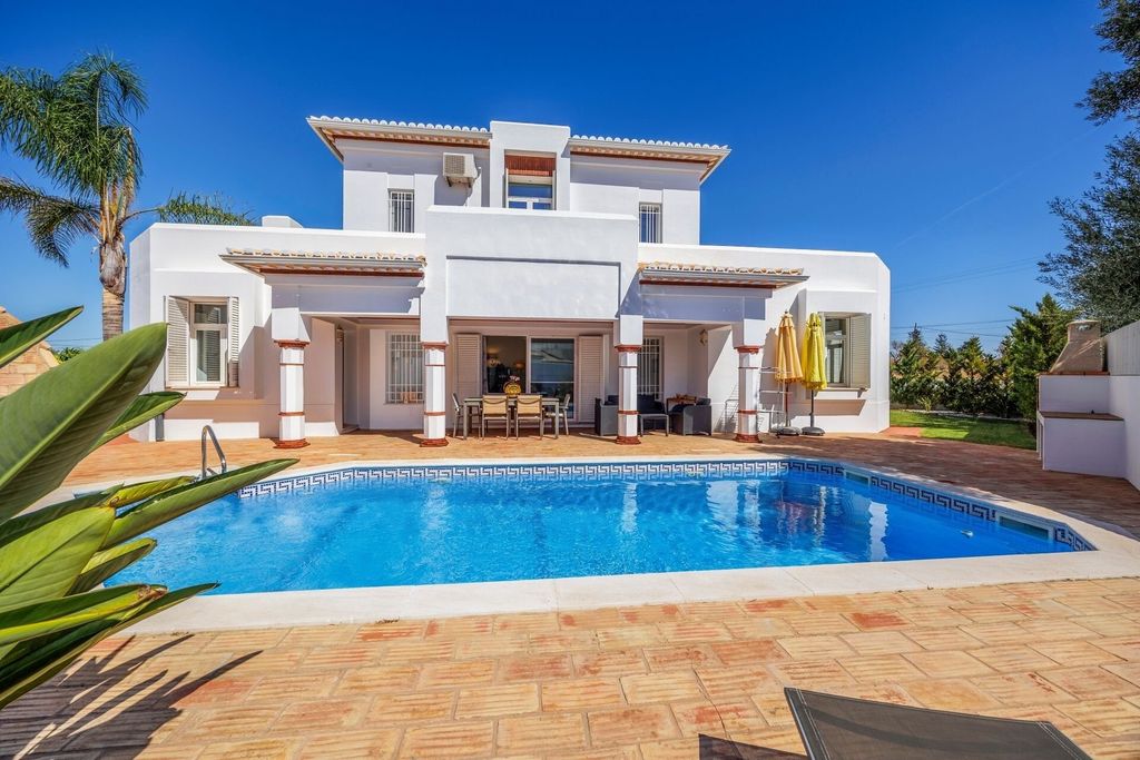 Property photo 1 of 34 Spacious 4 (3+1) Bedroom Villa With Salt Water Pool, Garden And Garage In Quiet Residential Area