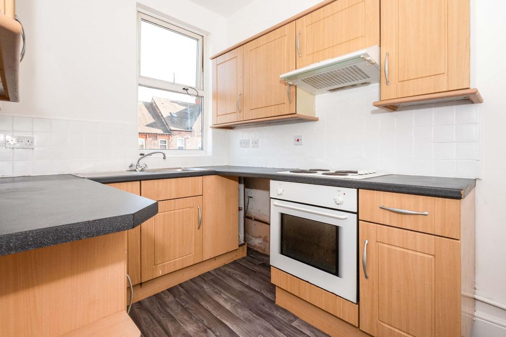 Property photo 2 of 8 Kitchen