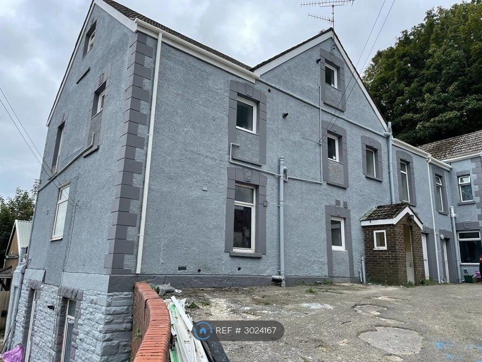 Property photo 2 of 8
