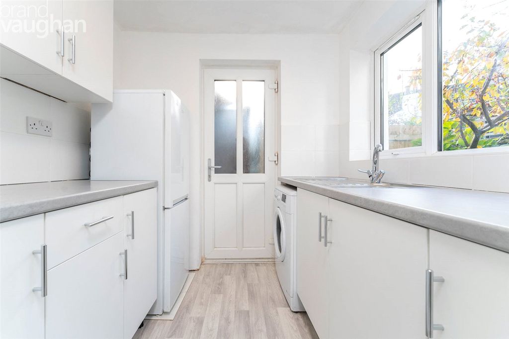 Property photo 1 of 8 Kitchen