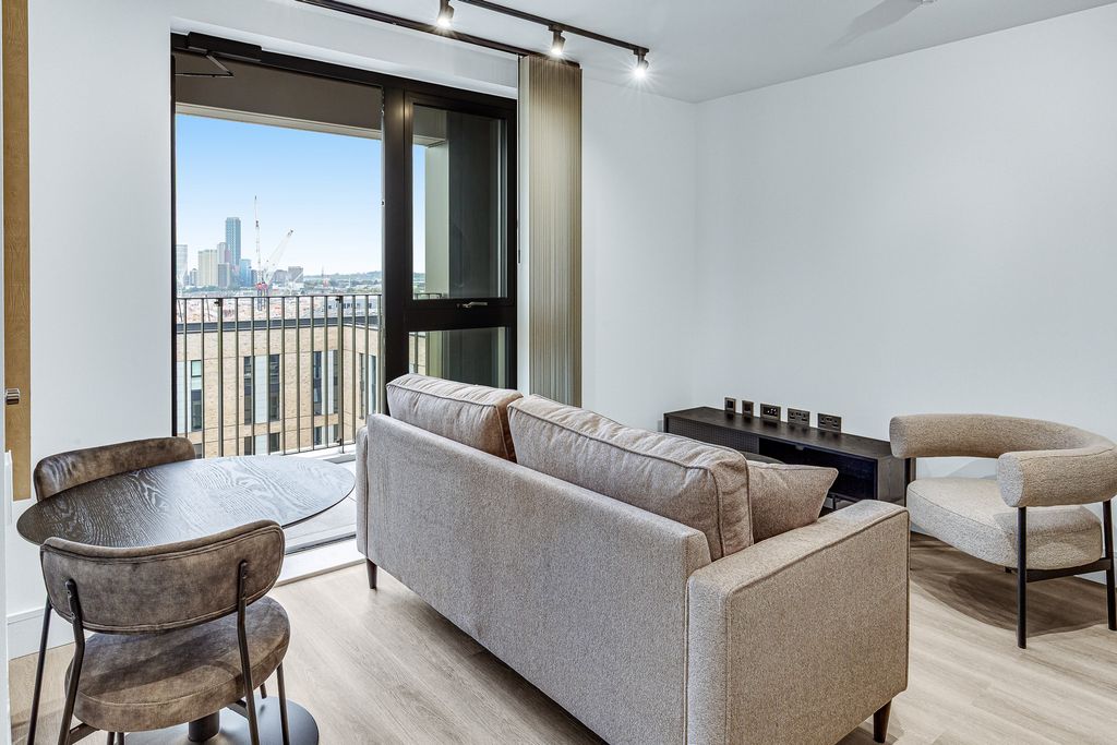 Property photo 3 of 8