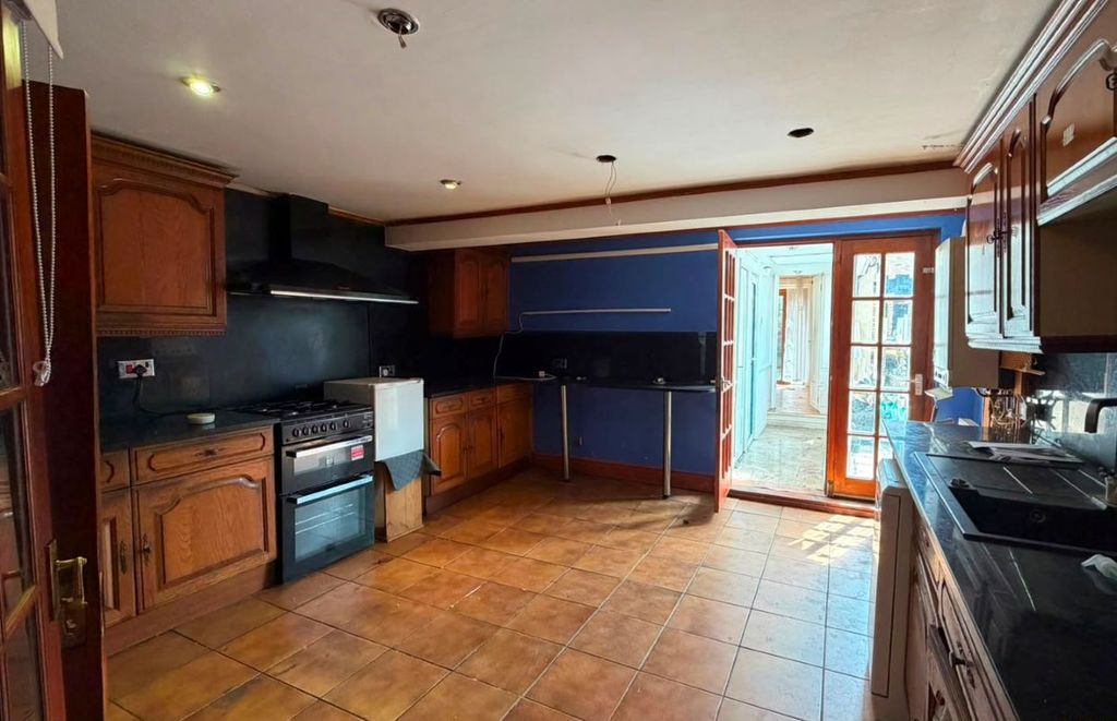 Property photo 3 of 31