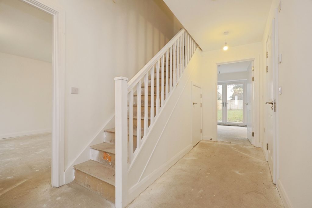 Property photo 2 of 17 Hallway