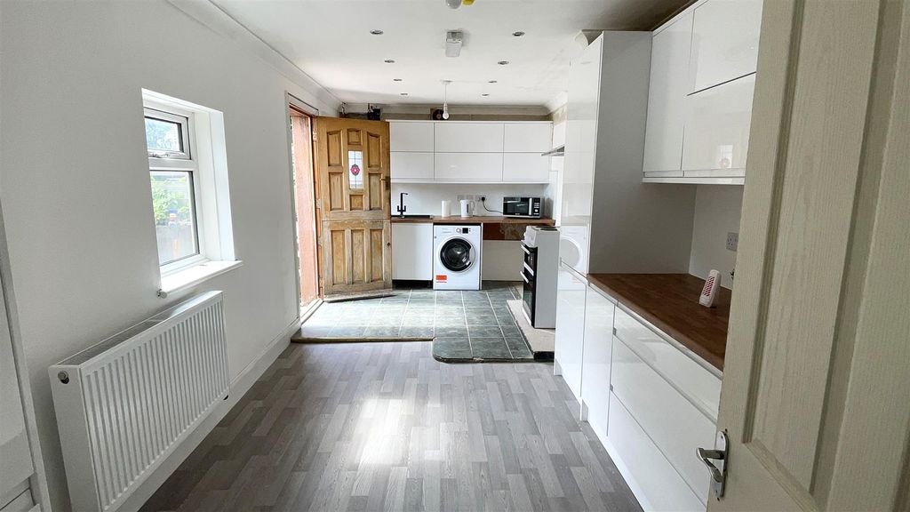 Property photo 3 of 6 Communal Kitchen