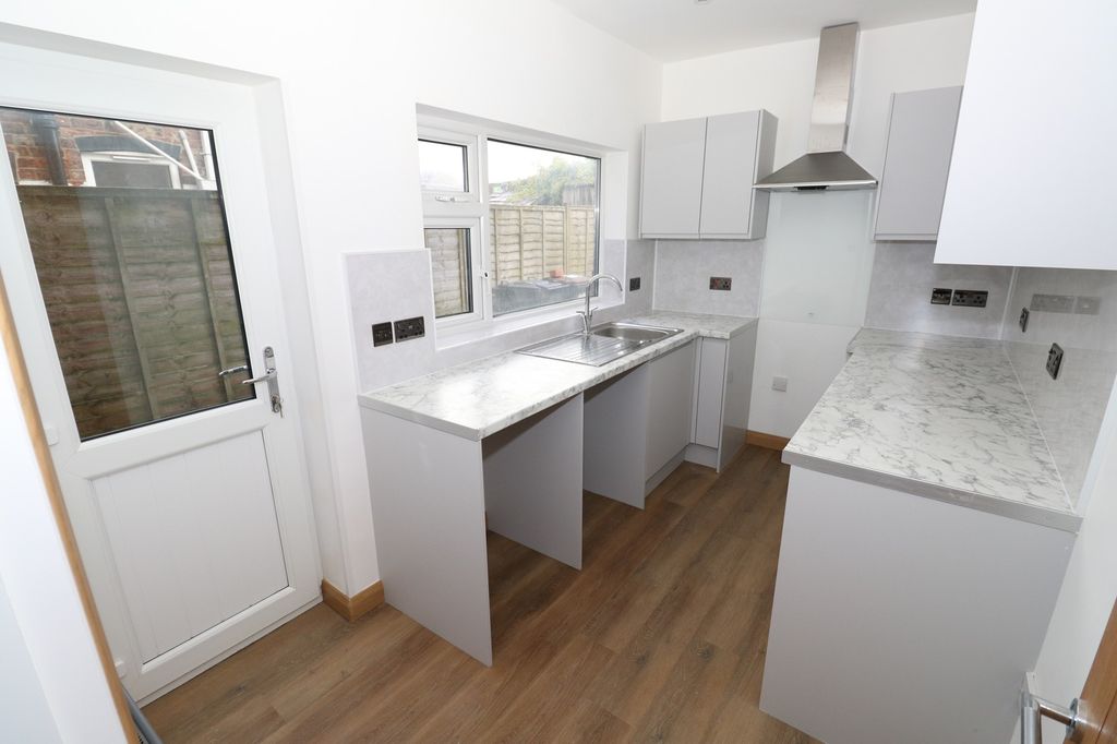 Property photo 1 of 11 Kitchen
