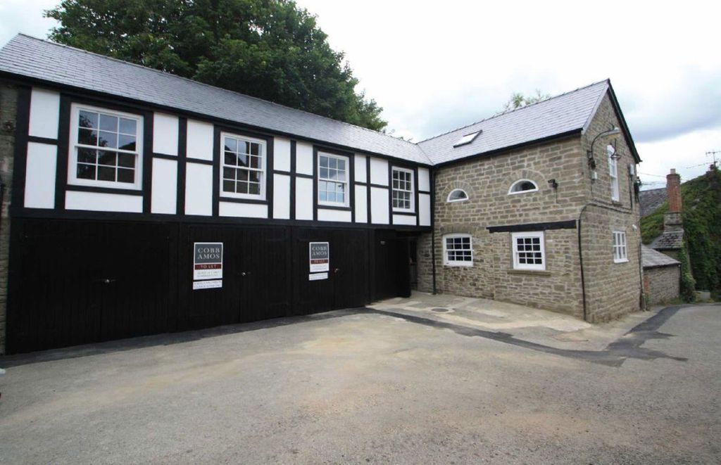 Property photo 1 of 4