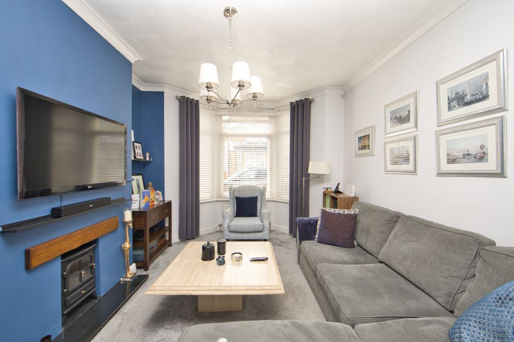 Property photo 3 of 12 Picture 3